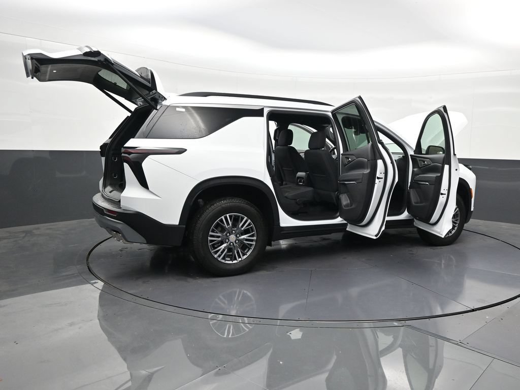 Used 2026 Chevrolet Traverse LT FWD image 32