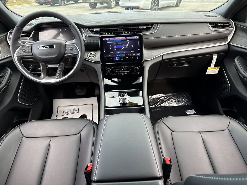 New 2025 Jeep Grand Cherokee L Limited w/ Black Appearance Package image 28
