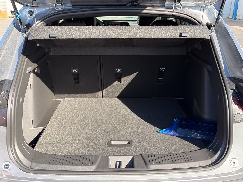 New 2026 Chevrolet Trax RS w/ Sunroof Package FWD image 6