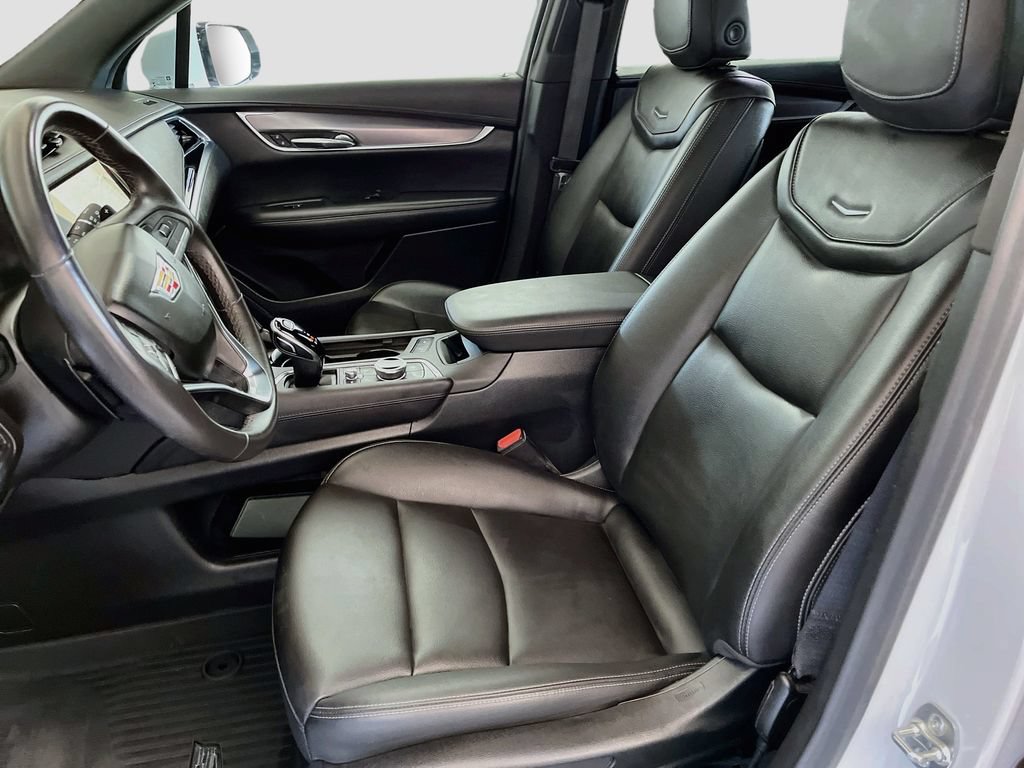 Used 2025 Cadillac XT6 Luxury w/ LPO, Floor Liner Package AWD/4WD image 22