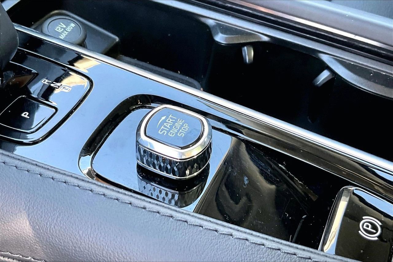 Used 2024 Volvo XC90 B5 Plus image 28