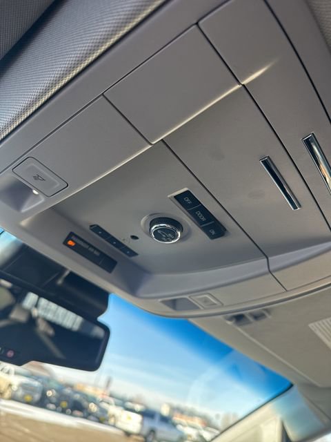 Used 2019 Chevrolet Suburban LT image 17