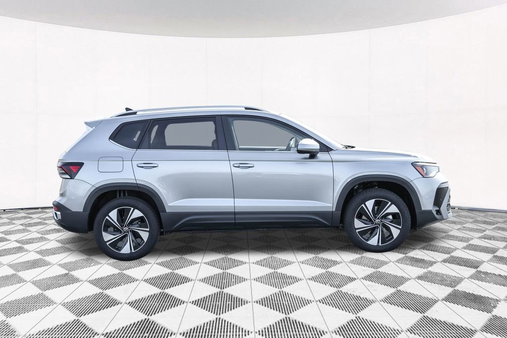 New 2025 Volkswagen Taos SE image 12