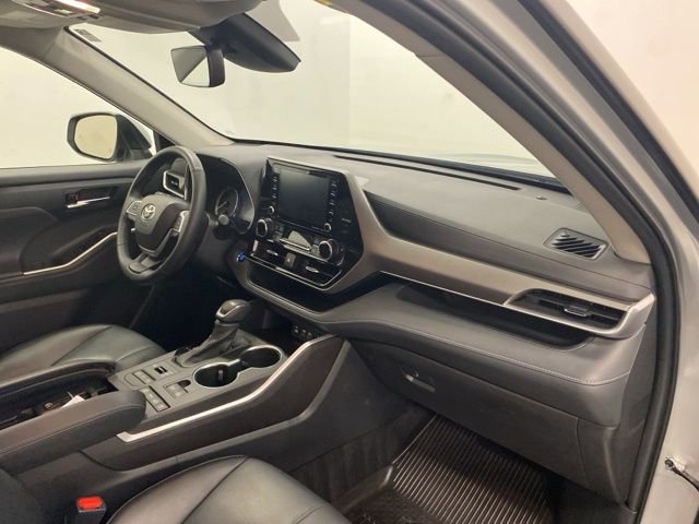 Used 2022 Toyota Highlander XLE image 24