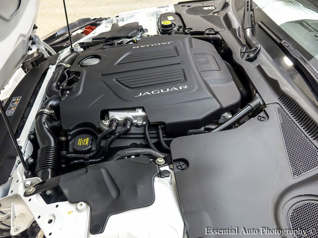 Used 2016 Jaguar F-TYPE R image 25