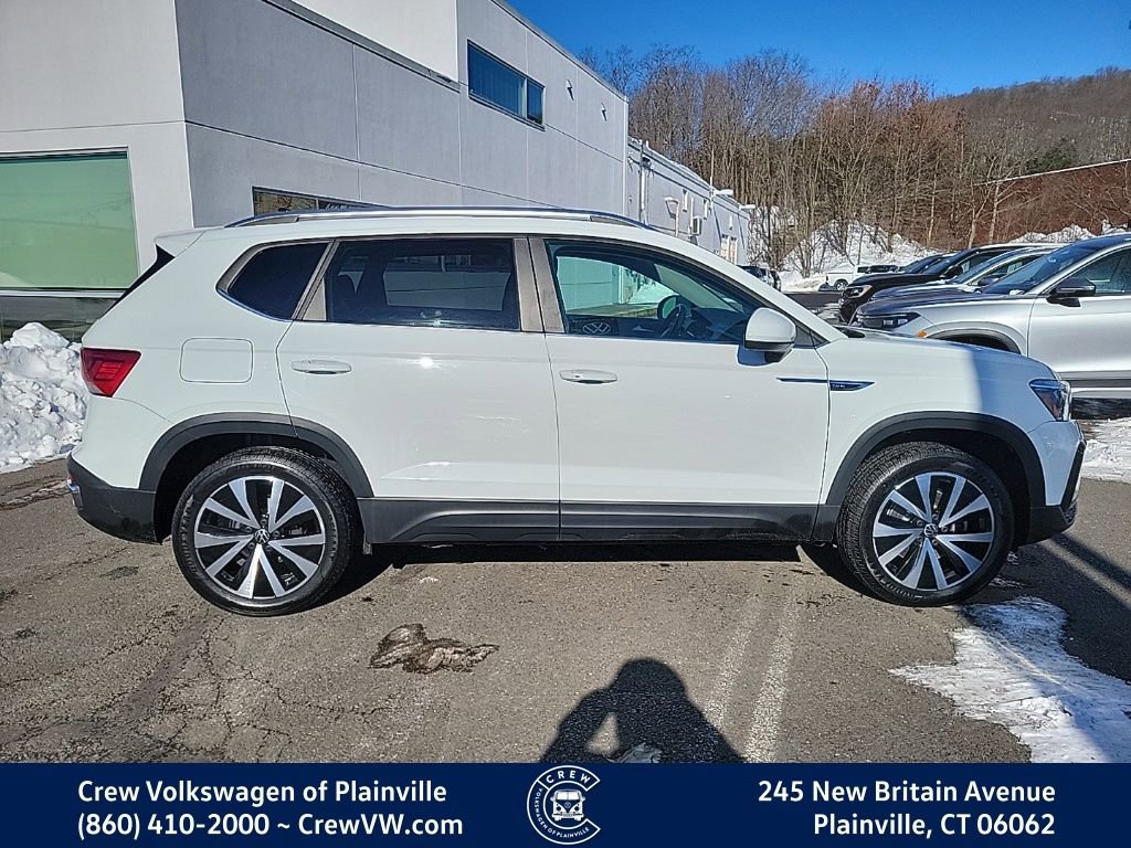 Certified 2022 Volkswagen Taos SE image 33