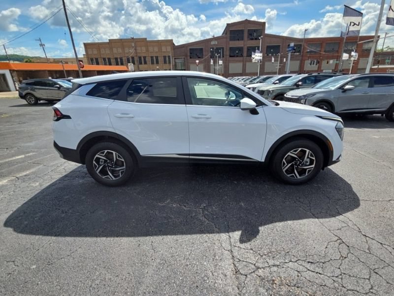 Used 2025 Kia Sportage LX AWD/4WD image 8
