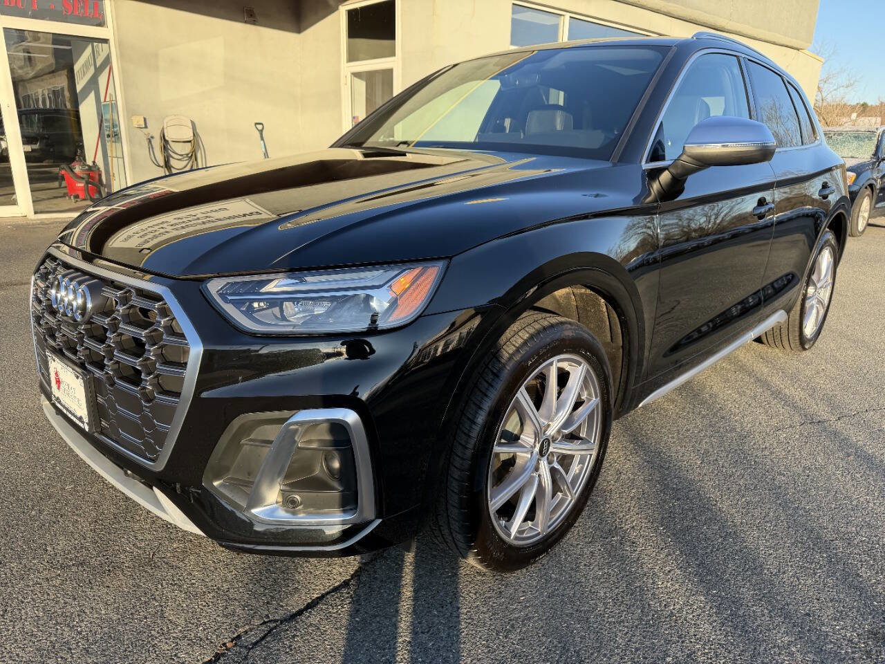 Used 2023 Audi SQ5 Premium Plus w/ Premium Plus Package image 3