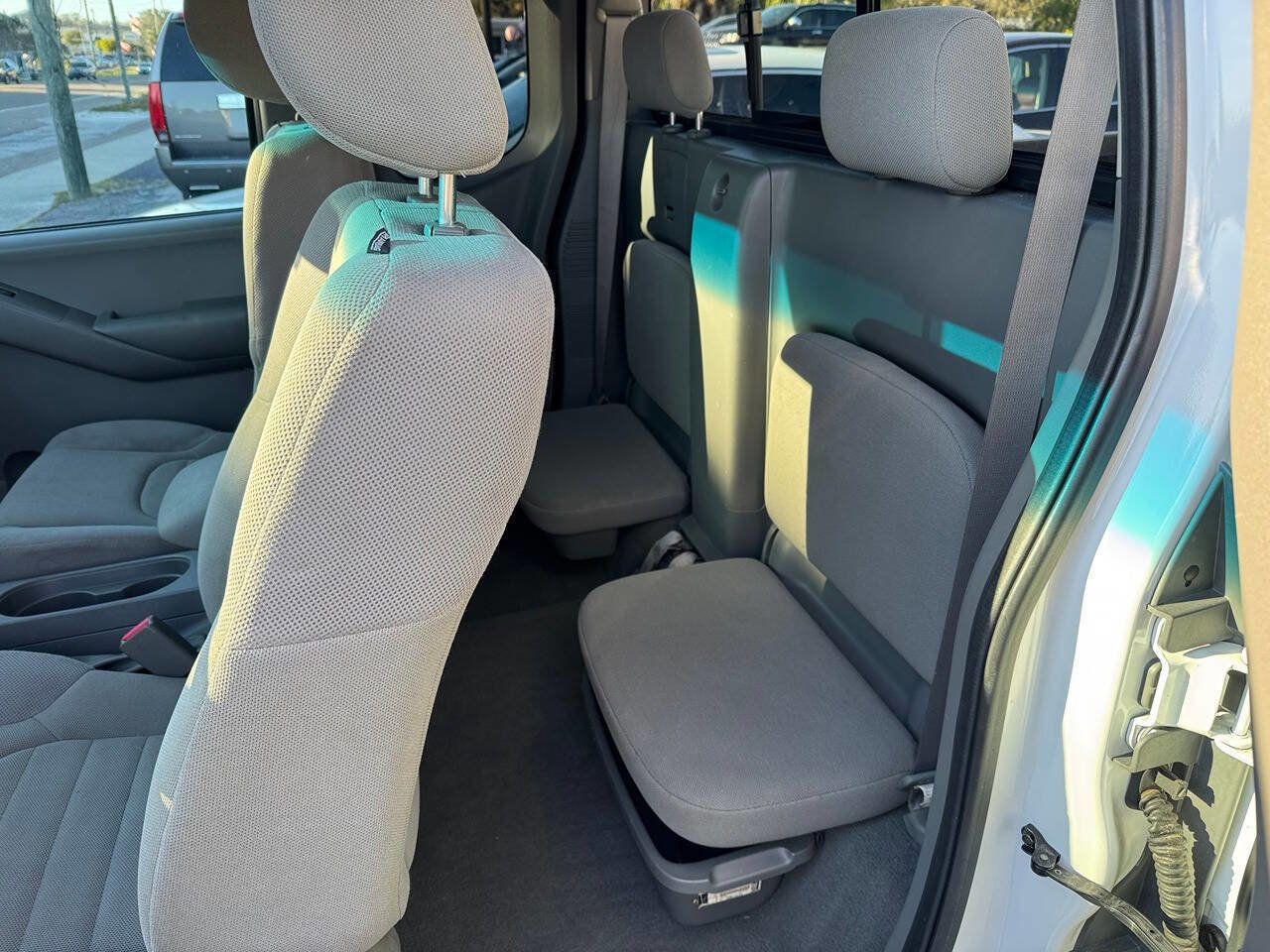 Used 2008 Nissan Frontier SE w/ Power Pkg image 13