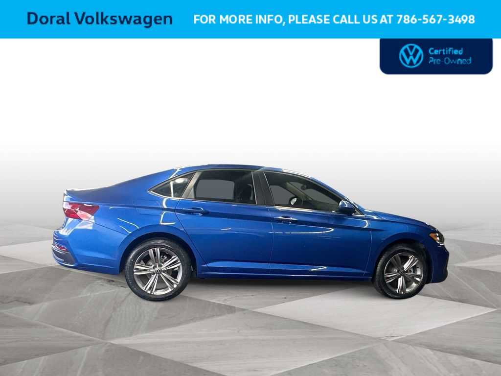 Certified 2023 Volkswagen Jetta SE w/ Panoramic Sunroof Package FWD image 9