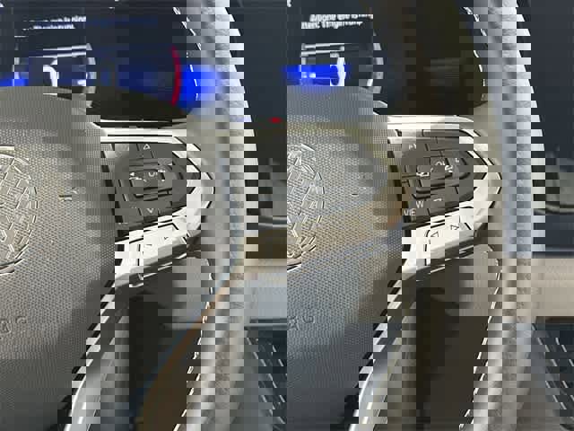 Certified 2022 Volkswagen Taos SE image 10