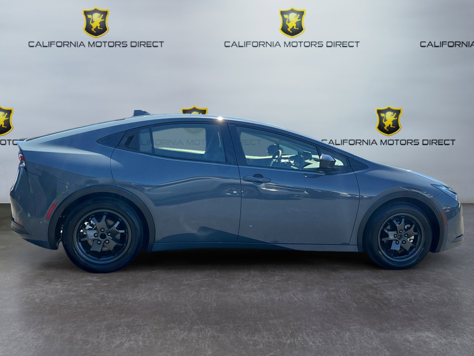Used 2025 Toyota Prius LE image 4
