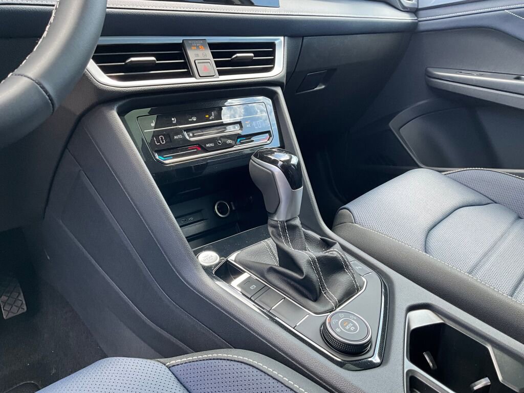 New 2025 Volkswagen Taos SEL image 18