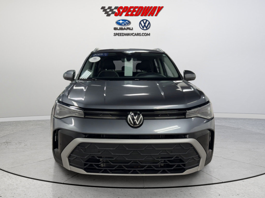Certified 2025 Volkswagen Taos SE image 3