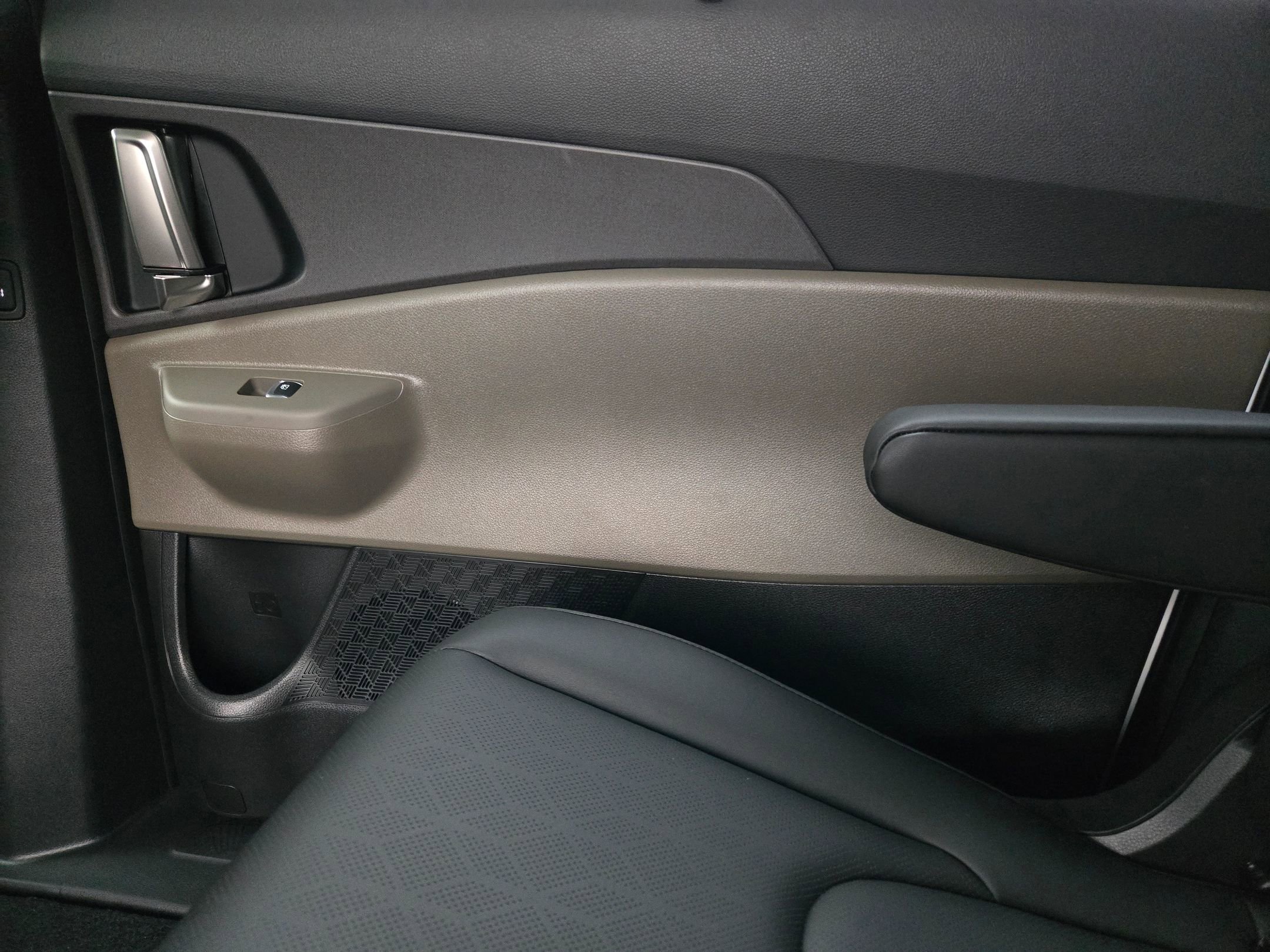 New 2026 Kia Carnival EX FWD image 33