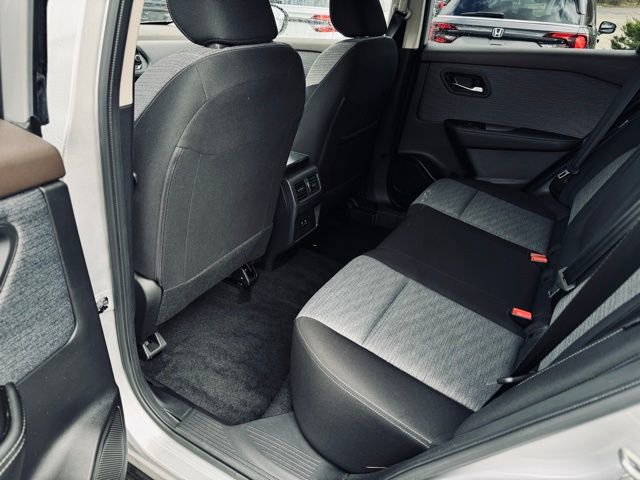 Used 2023 Nissan Rogue SV image 18