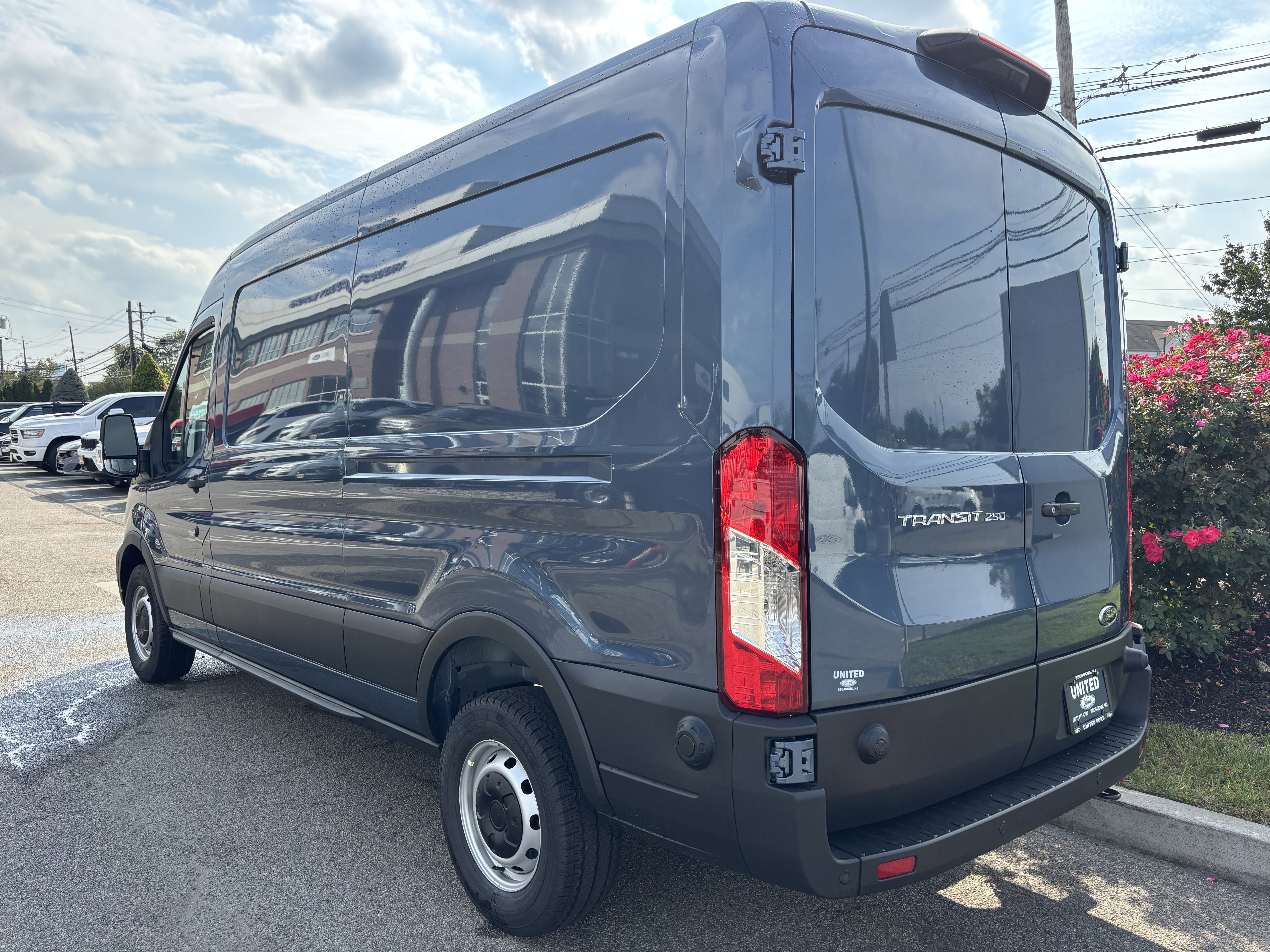 New 2025 Ford Transit 250 148 Medium Roof image 7