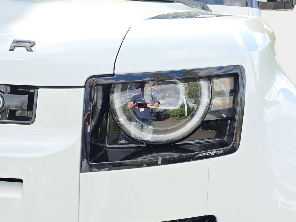 New 2026 Land Rover Defender 110 S AWD/4WD image 32
