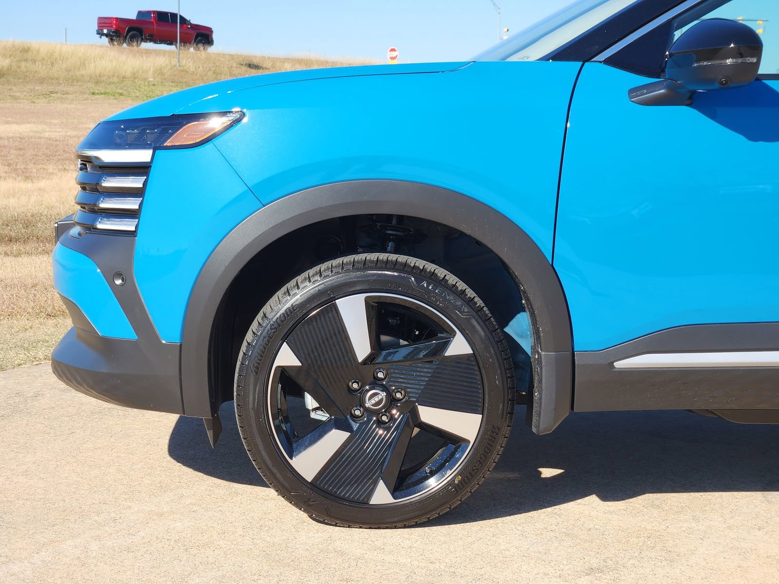 New 2026 Nissan Kicks SR image 9