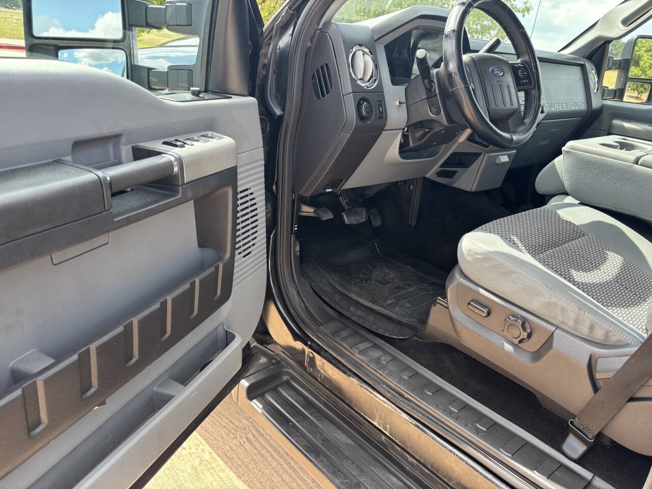 Used 2013 Ford F250 4x4 Crew Cab Super Duty image 11