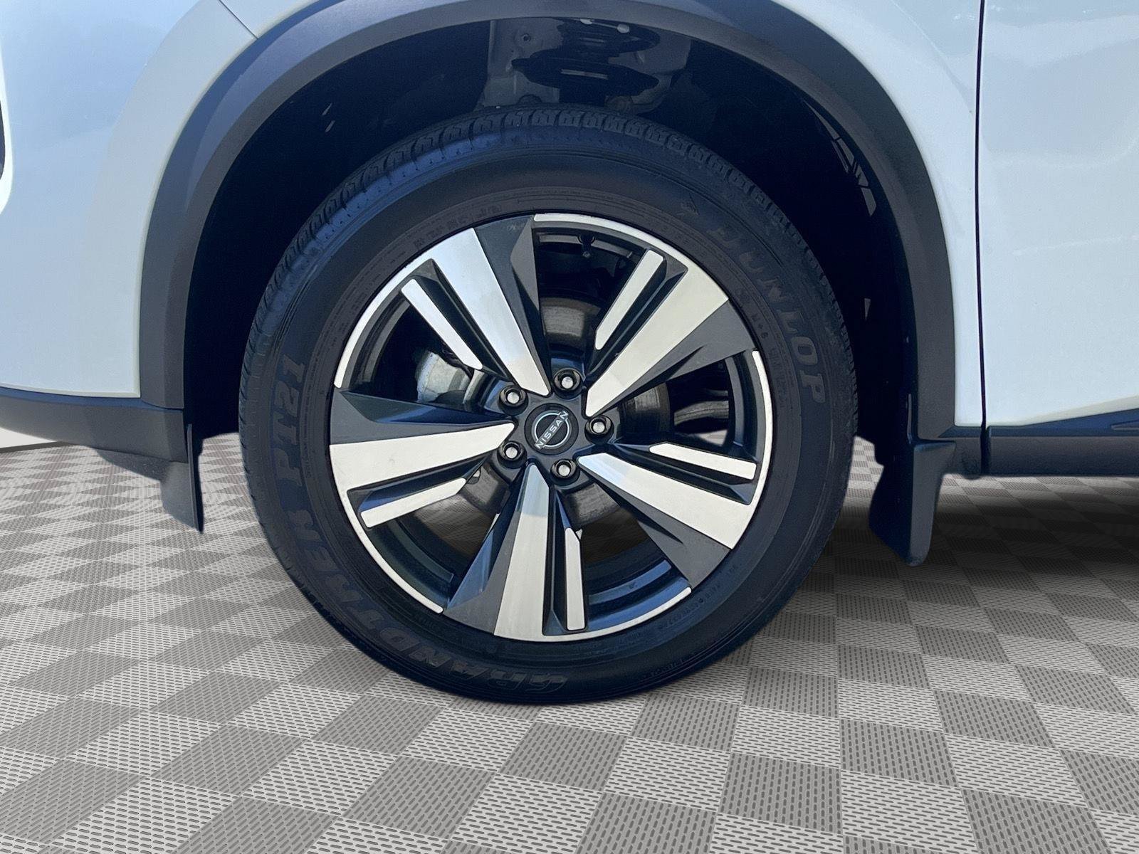 Certified 2025 Nissan Rogue SL w/ SL Premium Package AWD/4WD image 9