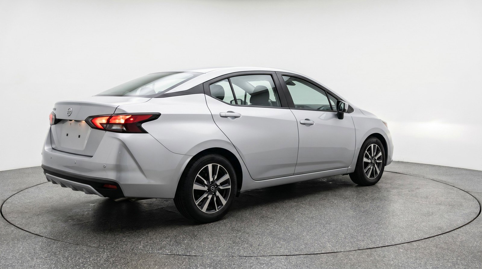 Used 2025 Nissan Versa SV image 9