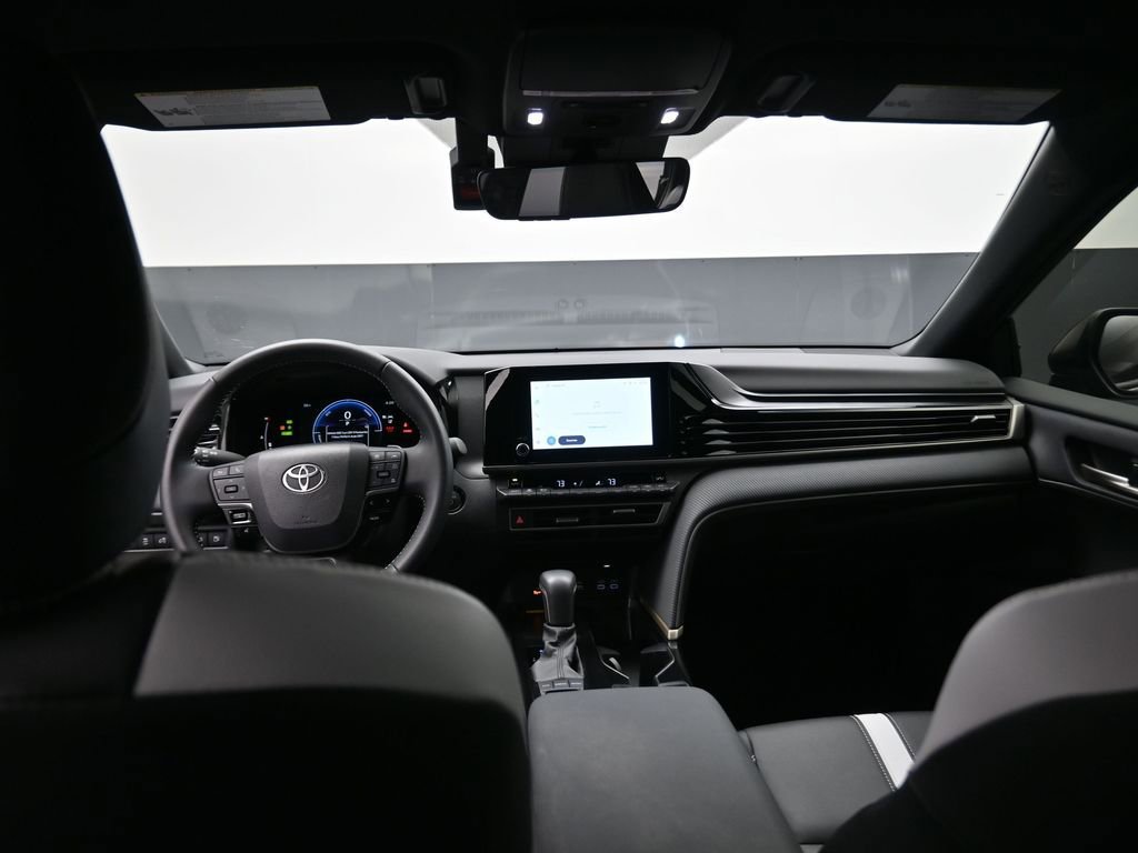 Used 2025 Toyota Camry SE image 14