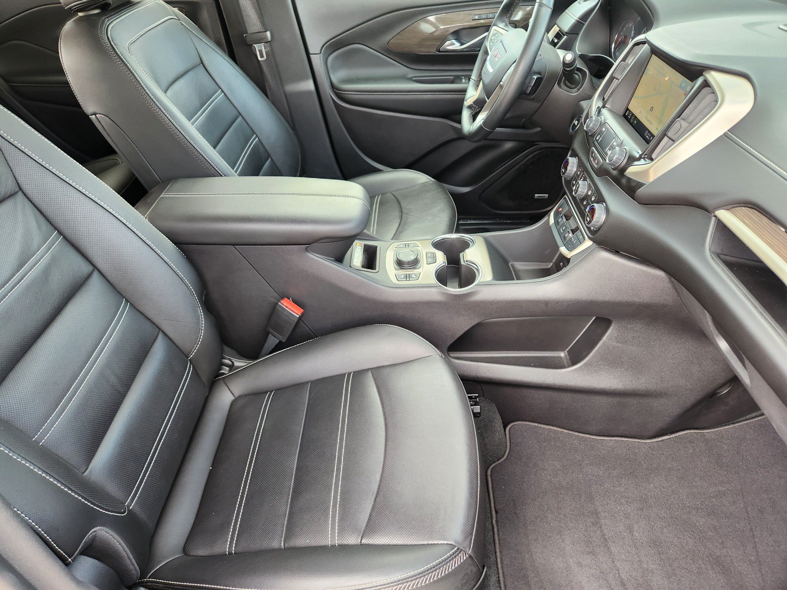 Used 2024 GMC Terrain Denali w/ Denali Premium Package AWD/4WD image 12