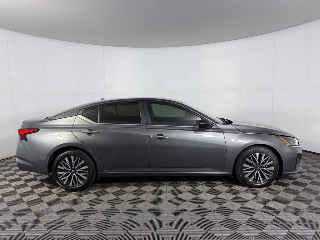 Used 2025 Nissan Altima 2.5 SV FWD image 8