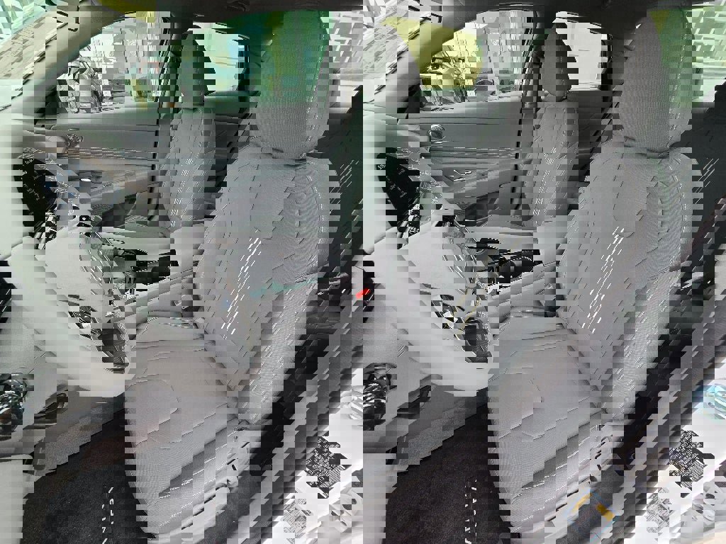 New 2025 Hyundai Elantra SEL image 12