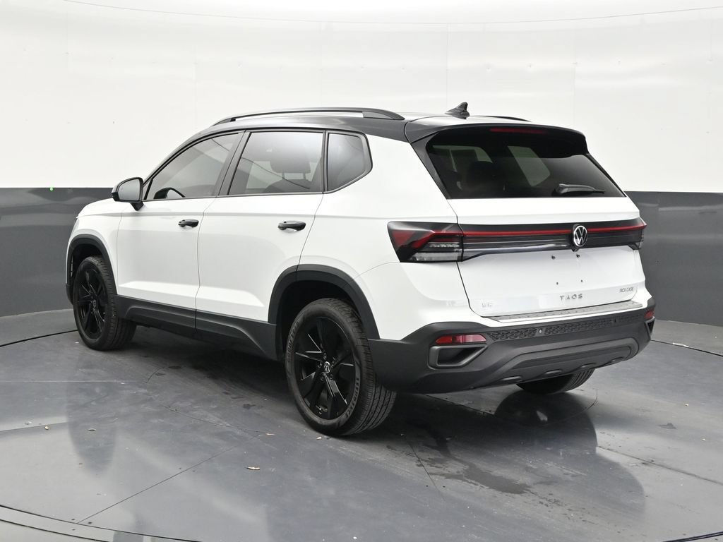 Used 2025 Volkswagen Taos SE FWD image 3