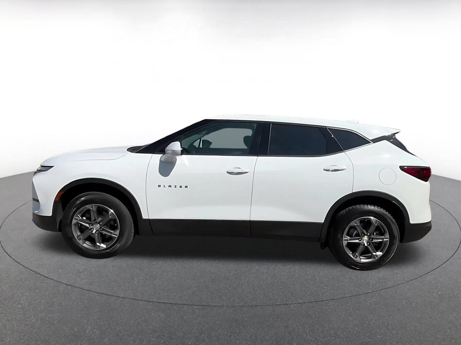 Used 2026 Chevrolet Blazer LT FWD image 9