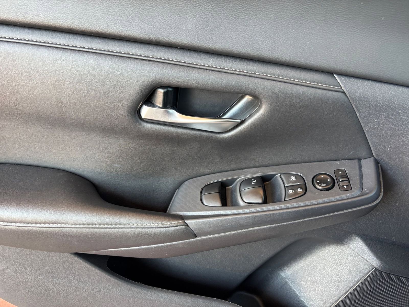 Used 2025 Nissan Sentra SV image 18