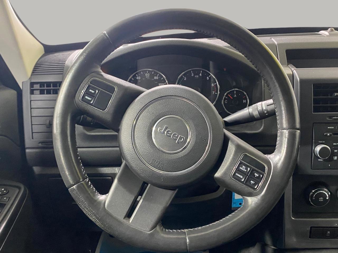 Used 2011 Jeep Liberty Sport image 14