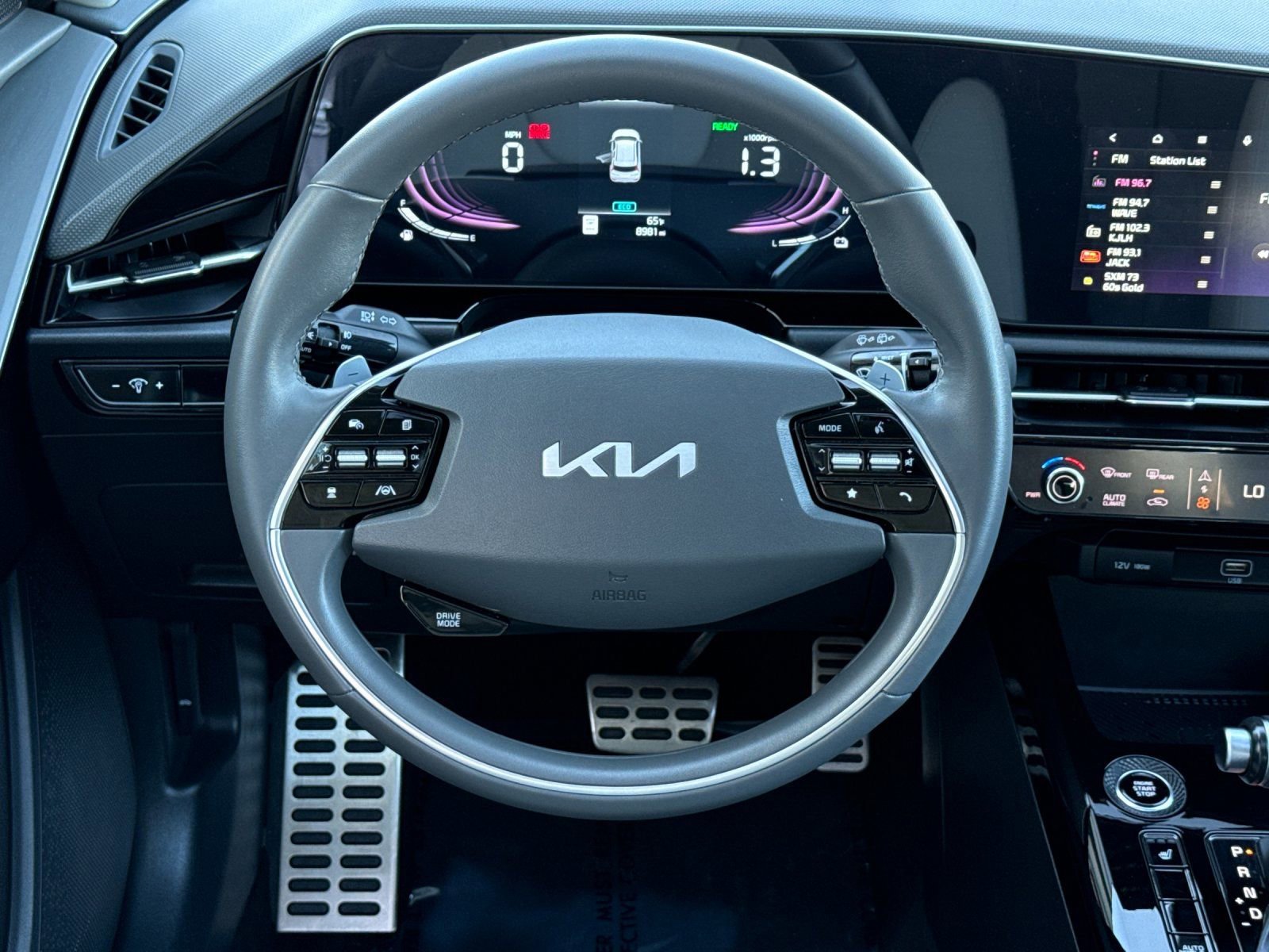 Used 2025 Kia Niro EX Touring image 13