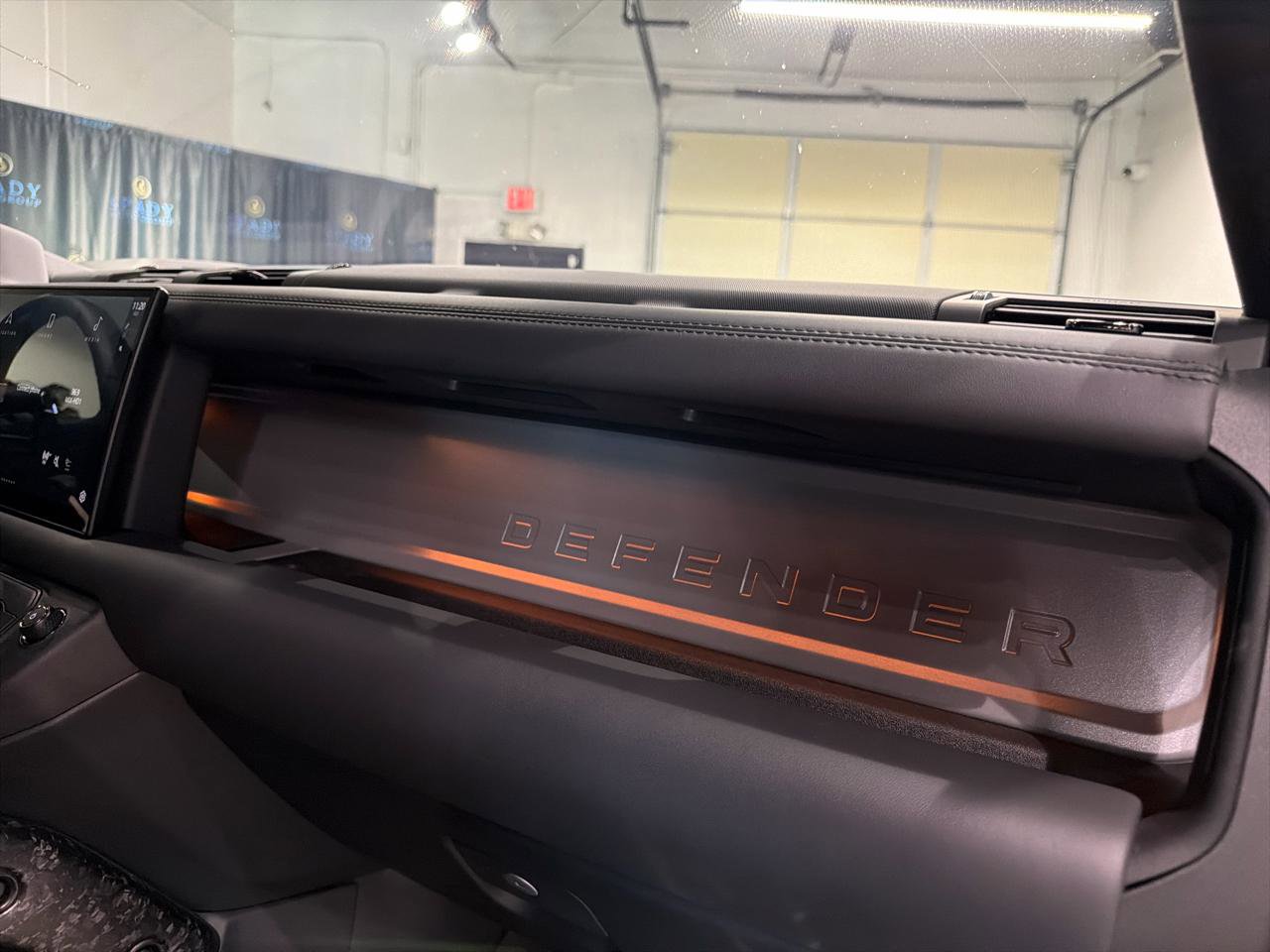 Used 2025 Land Rover Defender 110 image 38