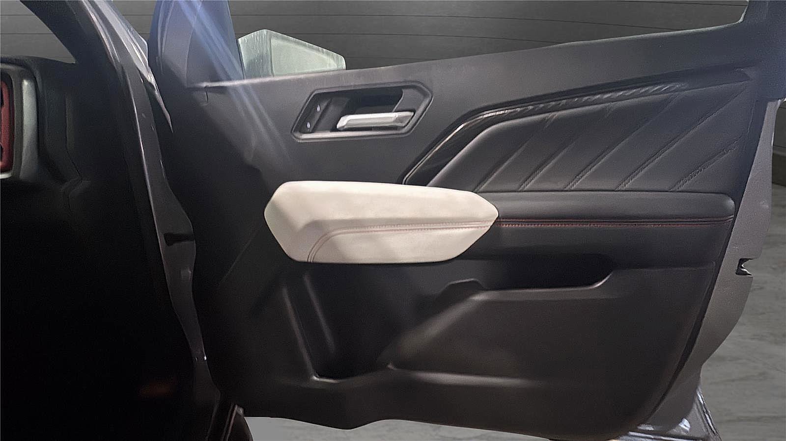 New 2025 GMC Canyon AT4 w/ AT4X AEV Edition image 22