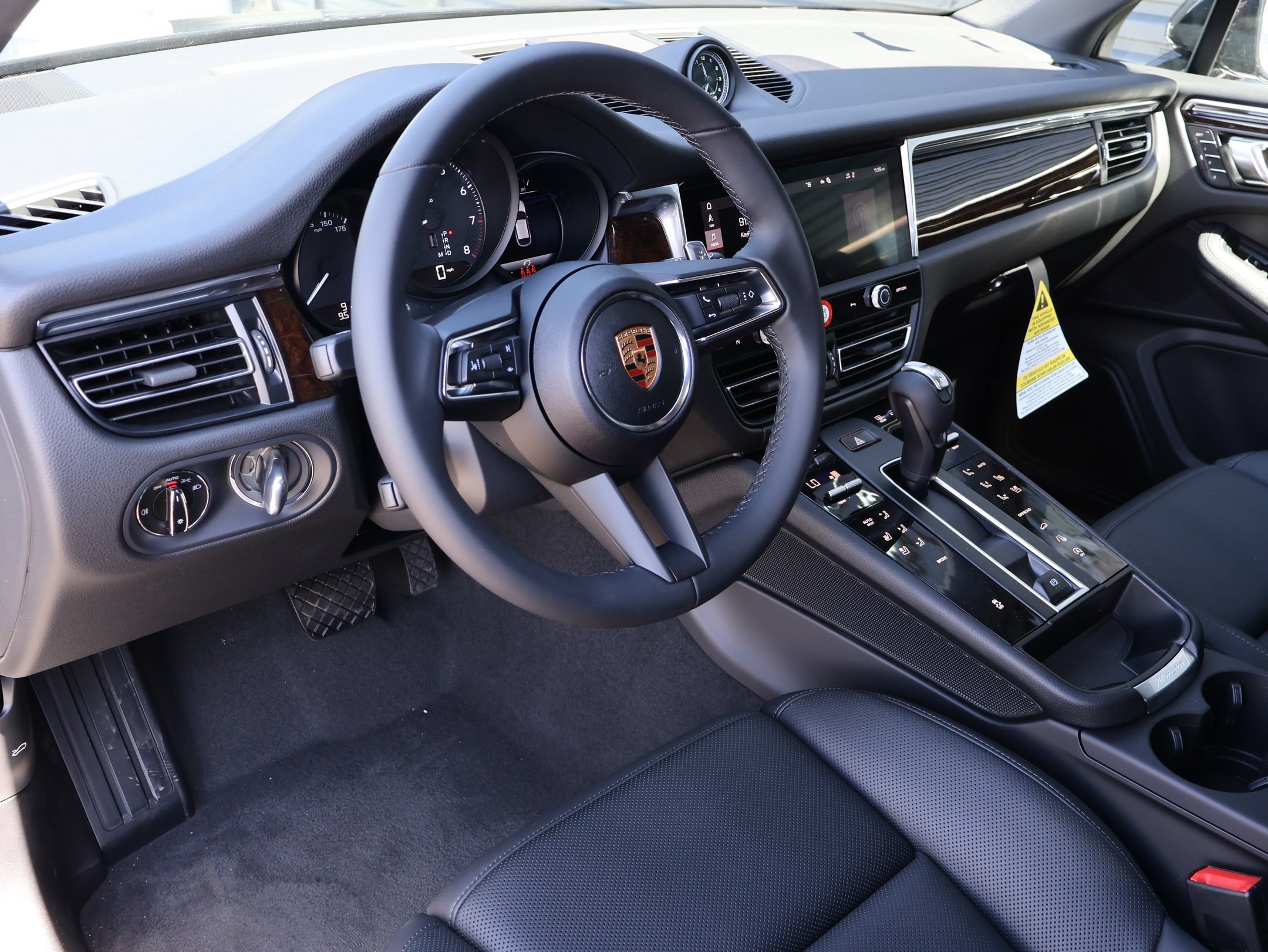 New 2026 Porsche Macan AWD/4WD image 4