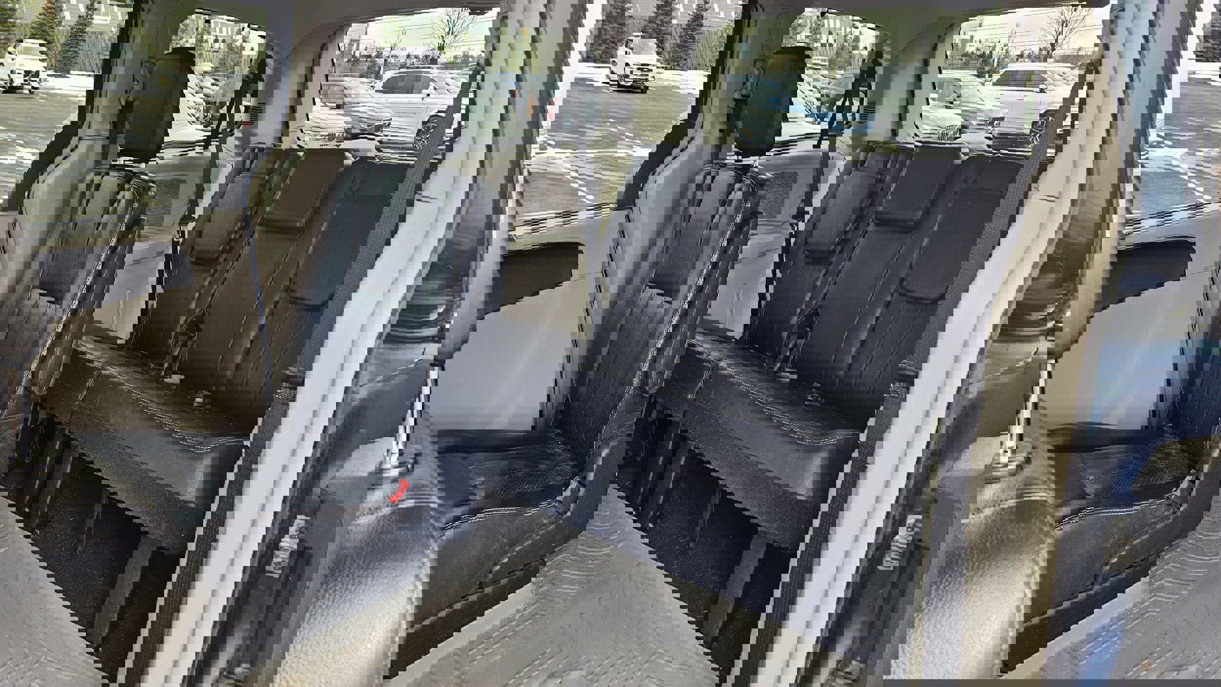 Used 2011 Chrysler Town & Country Touring-L w/ Driver Convenience Group image 14