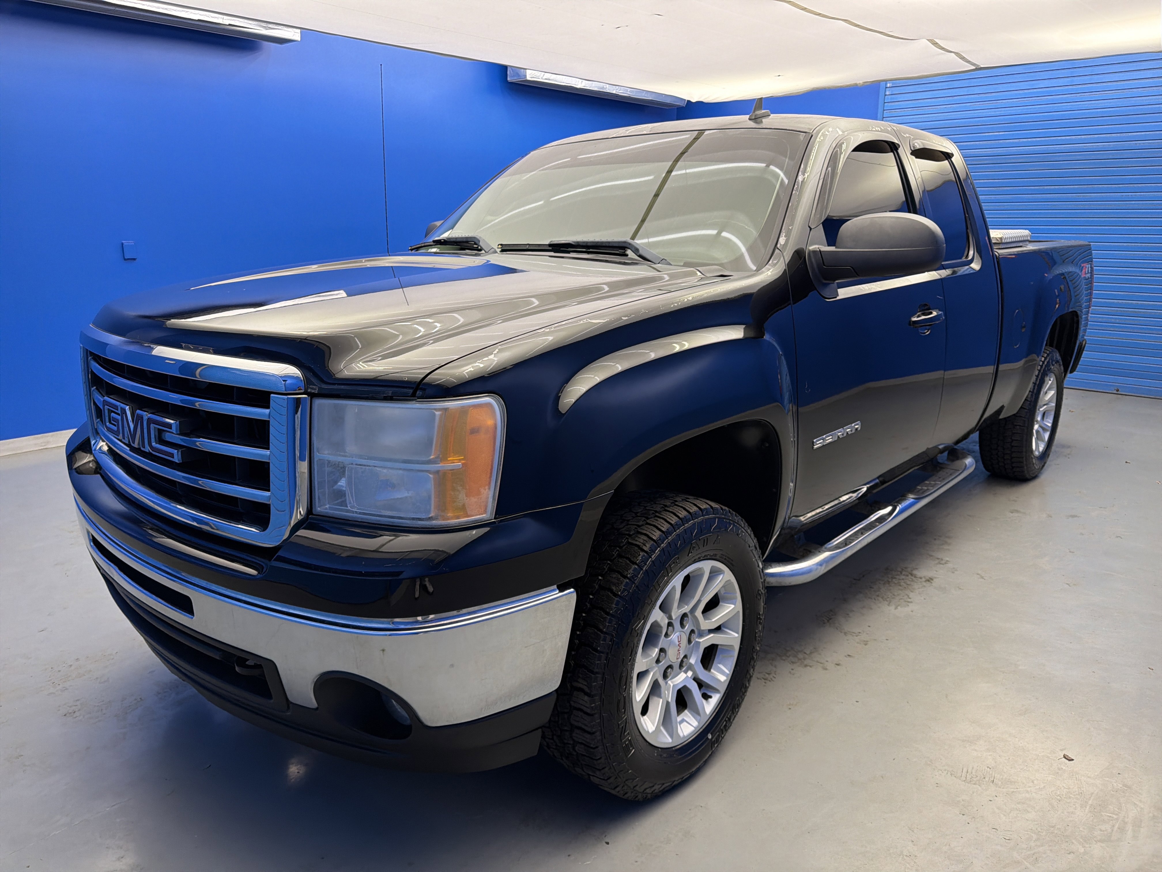 Used 2012 GMC Sierra 1500 SLT w/ Suspension Package, Off-Road image 4