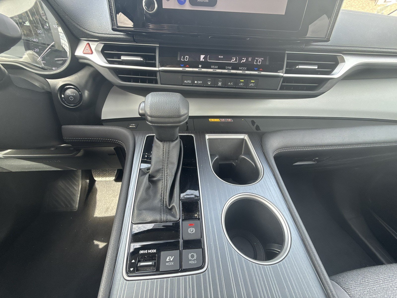 Used 2025 Toyota Sienna LE FWD image 15
