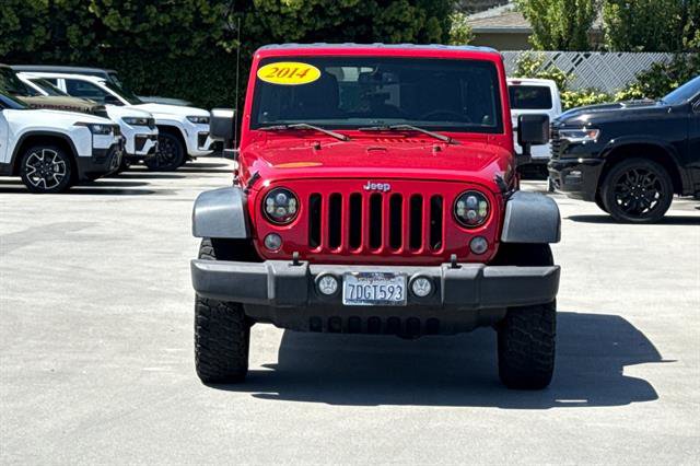 Used 2014 Jeep Wrangler Unlimited Rubicon w/ Connectivity Group AWD/4WD image 8