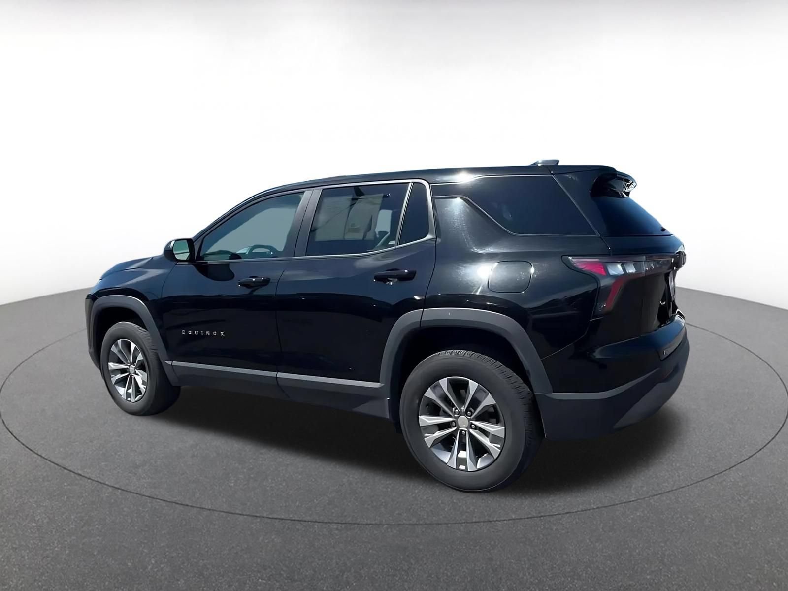 Used 2025 Chevrolet Equinox LT FWD image 9