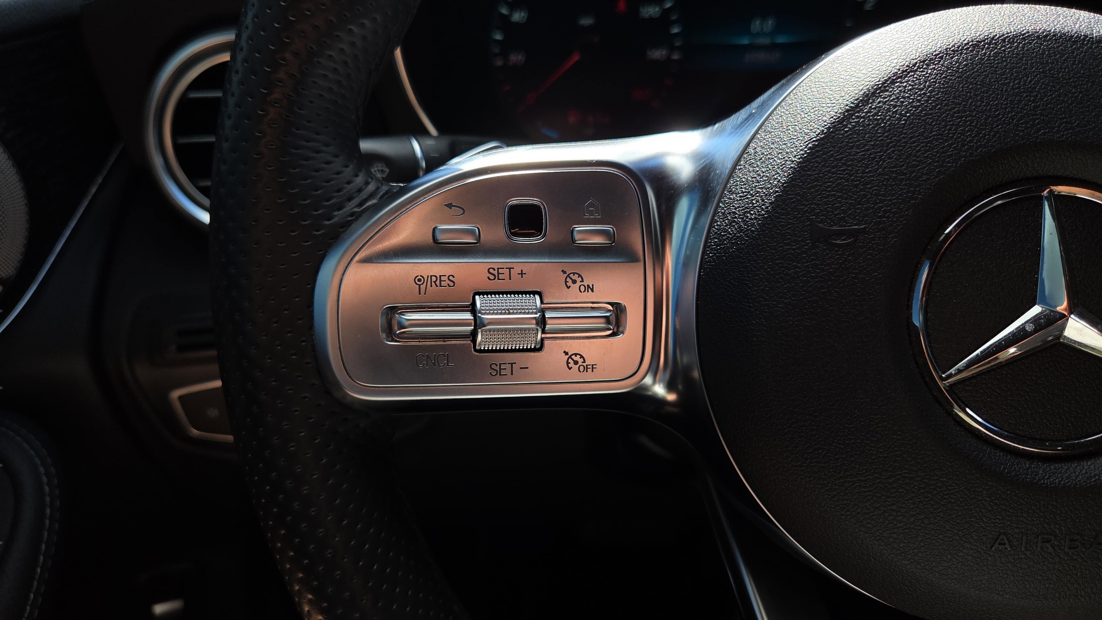 Used 2023 Mercedes-Benz GLC 300 4MATIC Coupe image 32