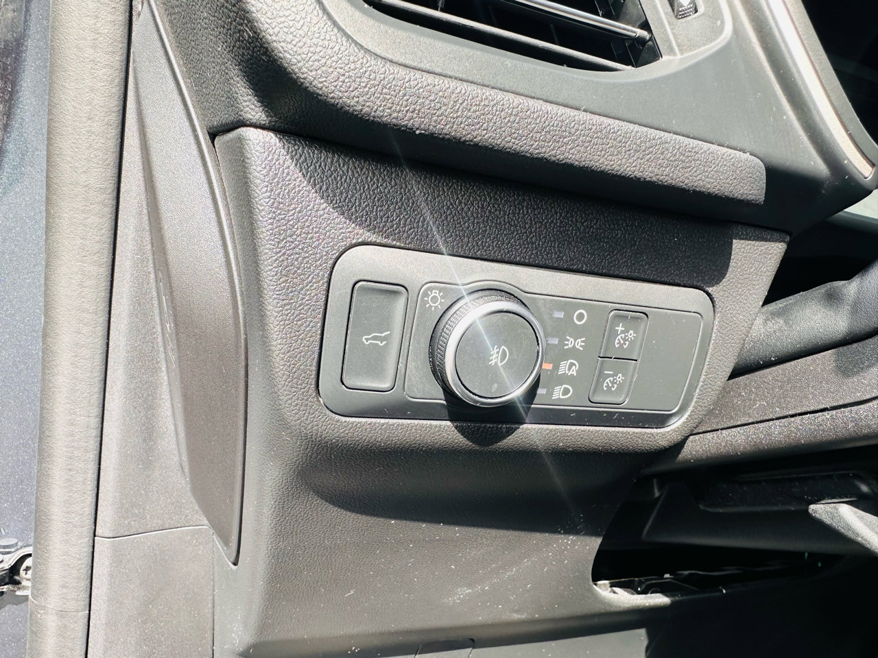 Used 2022 Ford Escape SEL w/ SEL Stealth AWD Package image 22