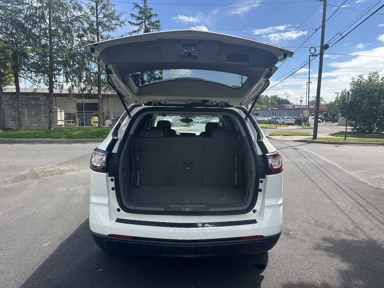 Used 2013 Chevrolet Traverse LS FWD image 6