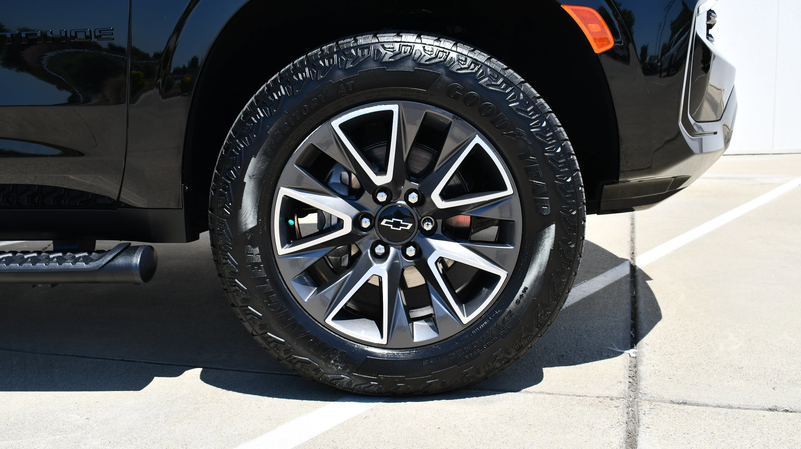 Used 2024 Chevrolet Tahoe Z71 w/ Z71 Off-Road Package AWD/4WD image 4
