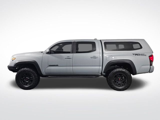 Used 2018 Toyota Tacoma TRD Off-Road w/ Technology Package image 4