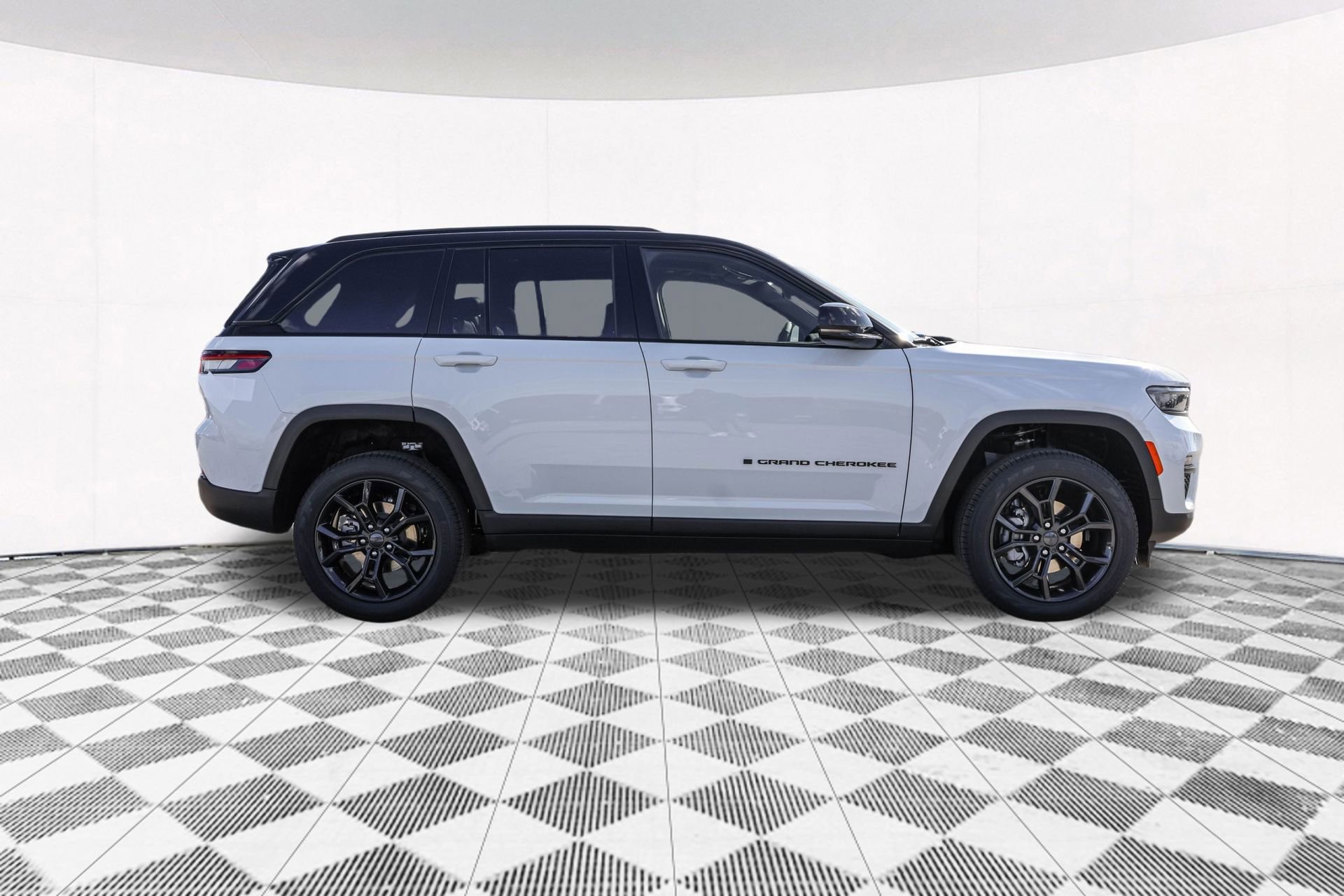 New 2025 Jeep Grand Cherokee Limited image 11