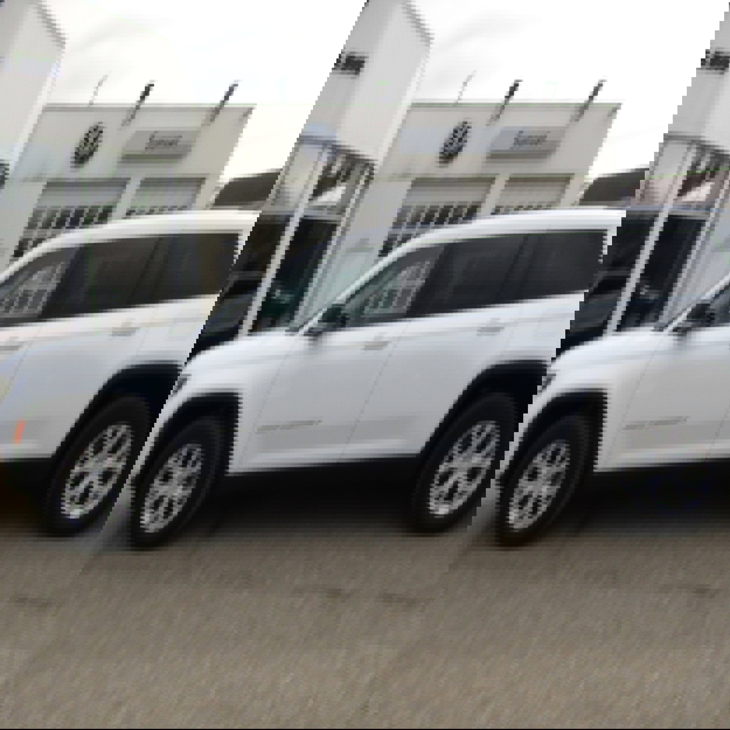 Used 2023 Jeep Grand Cherokee L Limited image 2